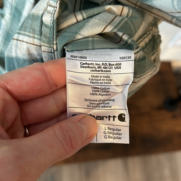 Carhartt plaid short sleeve button up - Picture 4 of 4